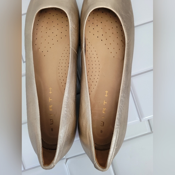 Wirth Ladies Soft Leather Ballet Style Flat Color Metallic Gold Rubber Sole Si - Picture 9 of 9